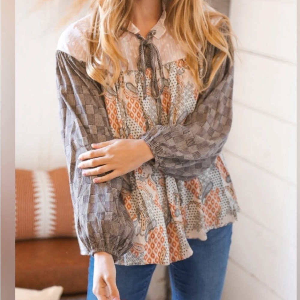 Sugar fox. Taupe Paisley Print Houndstooth Mock
Neck Top